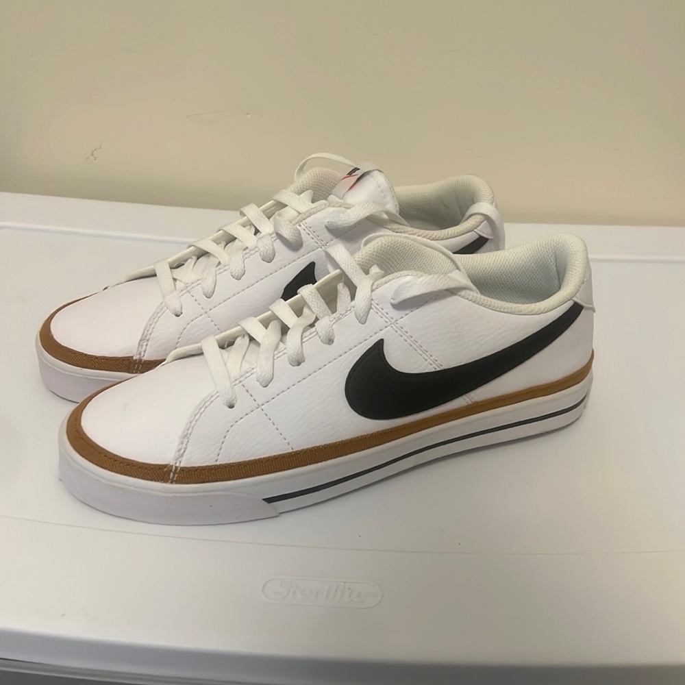 MENS NIKE ‘court legacy’ size USA 8